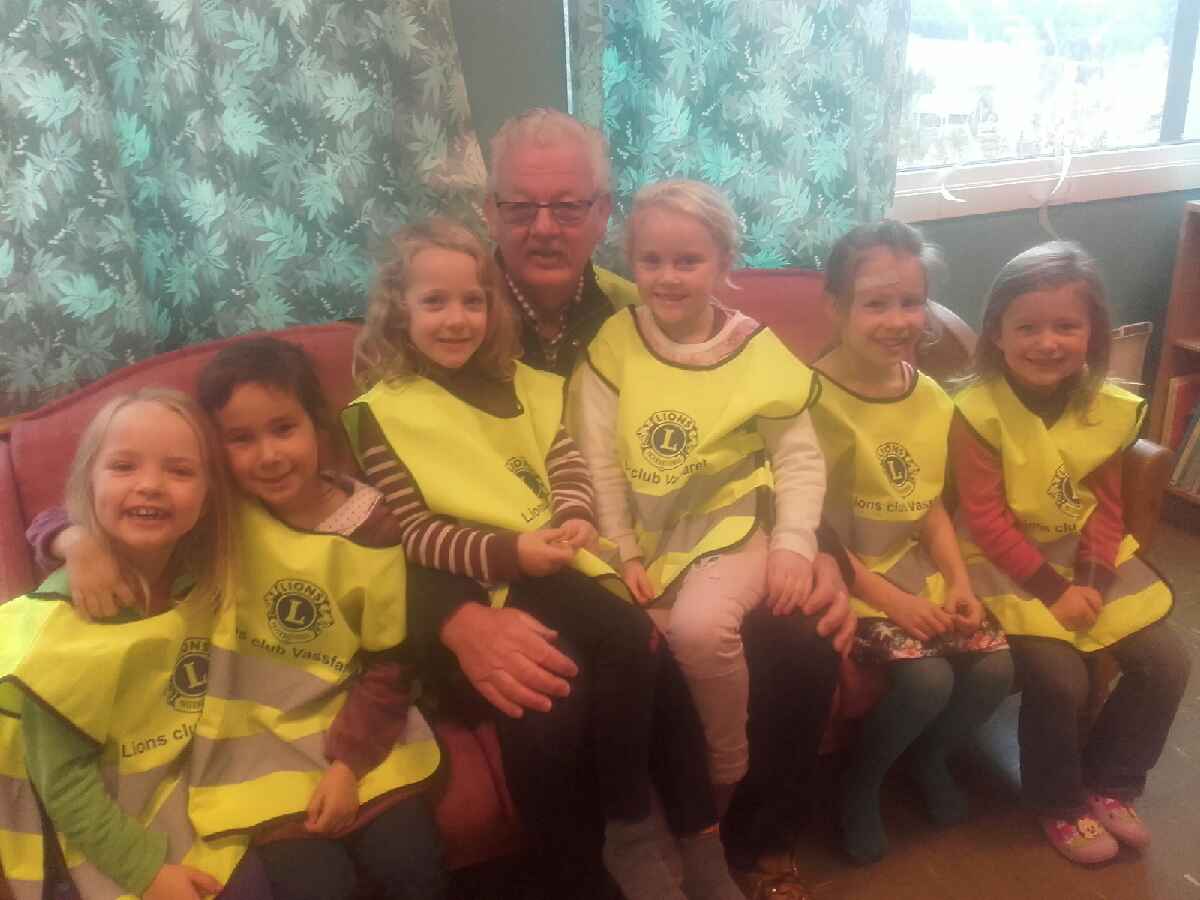 Lions club deler ut refleksvester