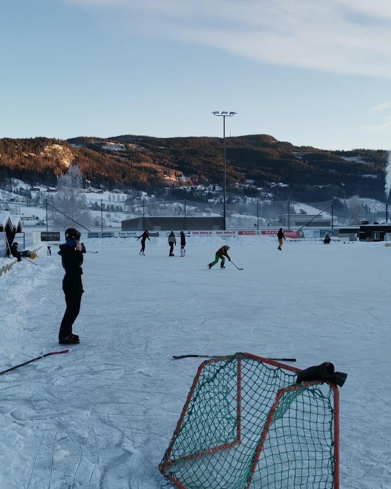 Skøytebanen er klar til bruk!